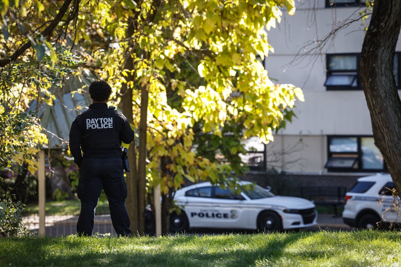 Officers surround a large apartment building on Wentworth Avenue Friday afternoon, Oct. 18, 2024, looking for a person who reportedly fled Dayton police. JIM NOELKER/STAFF