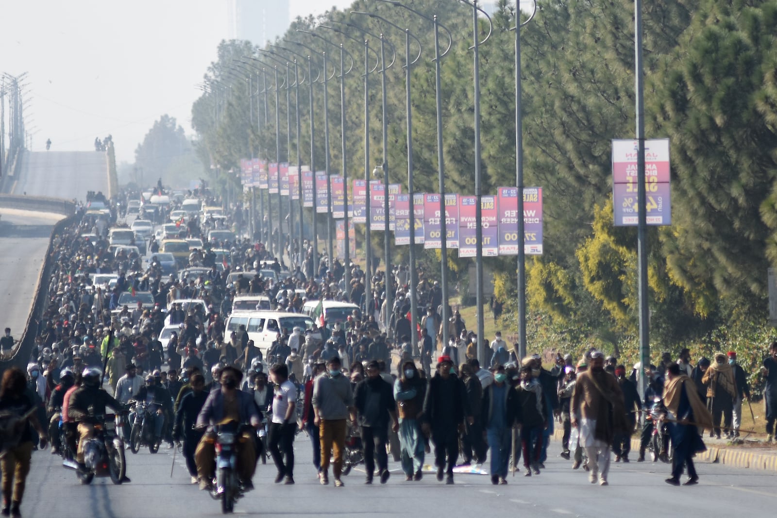 Supporters of imprisoned former premier Imran Khan's Pakistan Tehreek-e-Insaf party move towards D-Chowk square close to Red Zone, which is an area that houses key government buildings, during their rally demanding Khan's release, in Islamabad, Pakistan, Tuesday, Nov. 26, 2024. (AP Photo/W.K. Yousufzai)