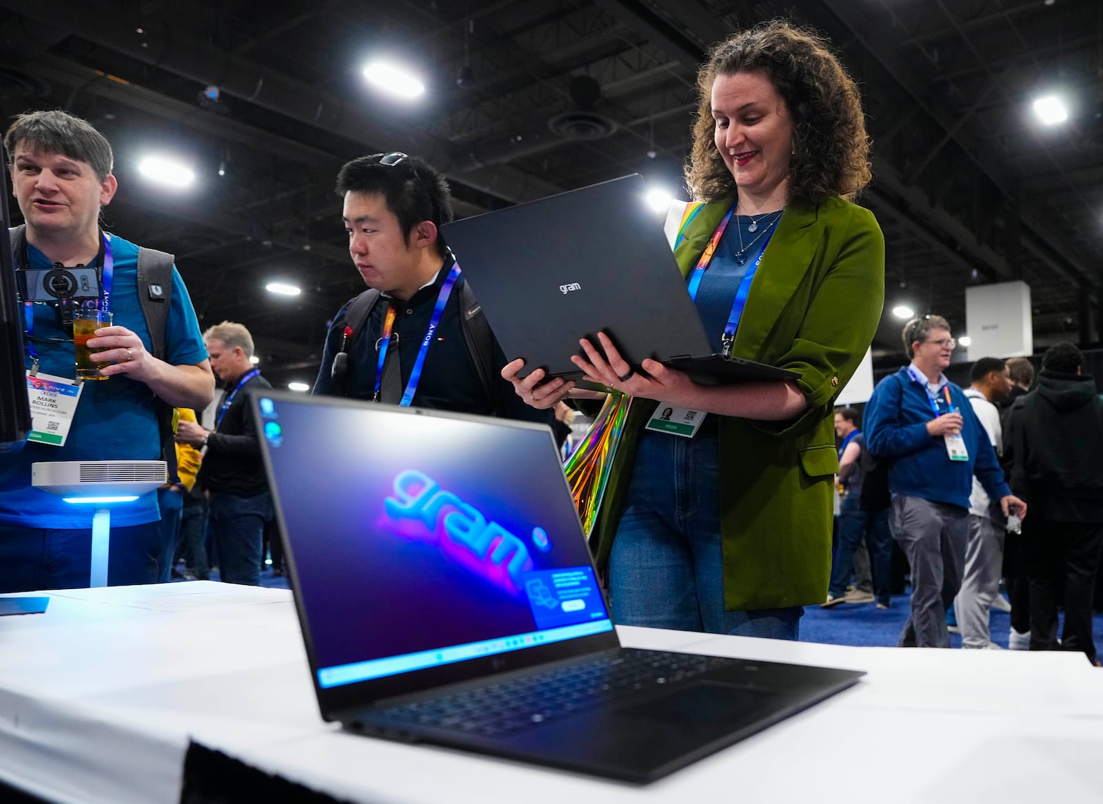 Rebecca Isaacs checks out the new LG gram 2-in-1 convertible laptop offering the versatility of both a laptop and tablet during 2025 CES Unveiled, Sunday, Jan. 5, 2025, in Las Vegas. (AP Photo/Jack Dempsey)