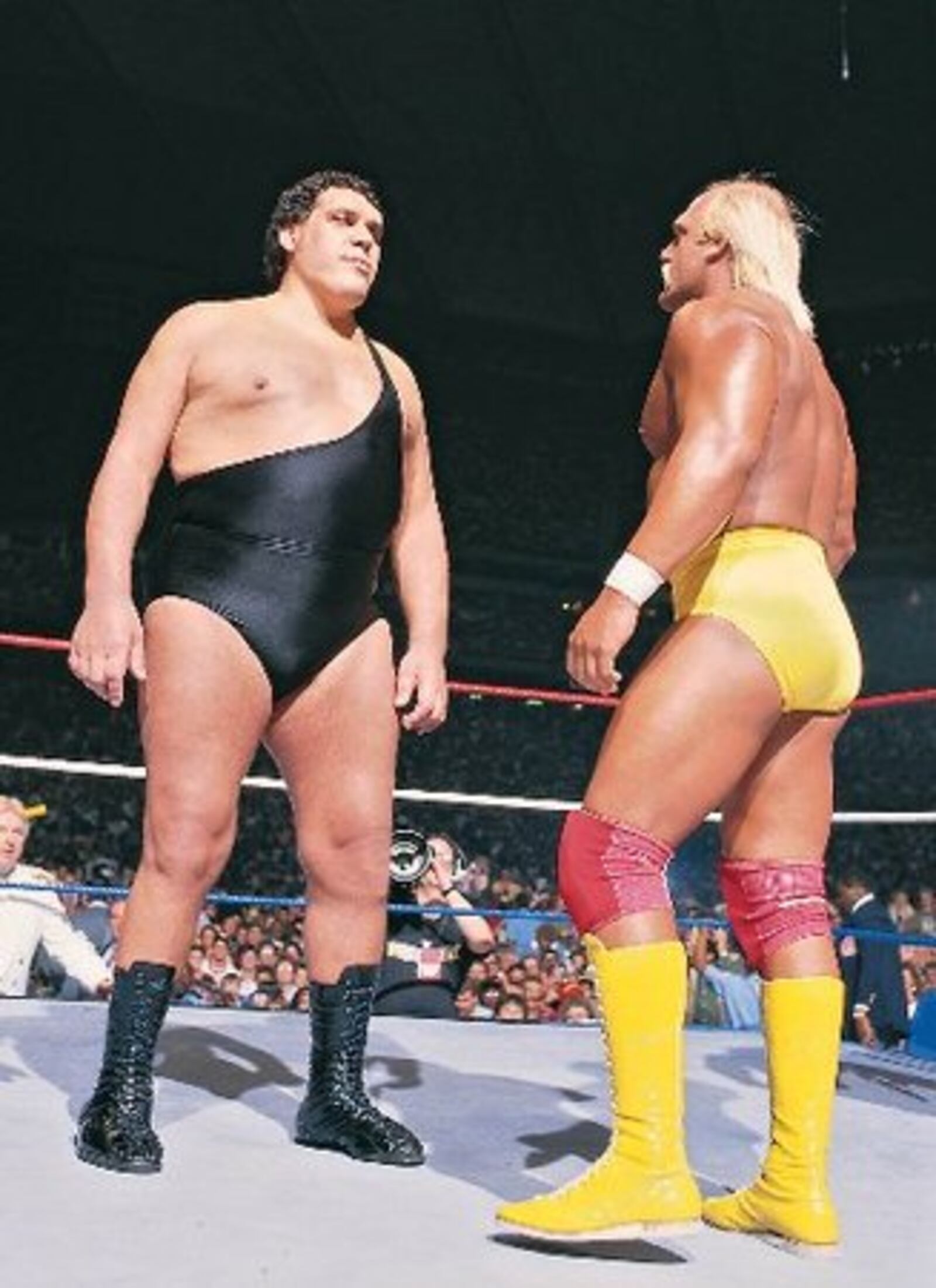 1987: Hulk Hogan faces the undefeated Andre the Giant for the WWE Championship at Wrestlemania III on March 29 in Detroit.