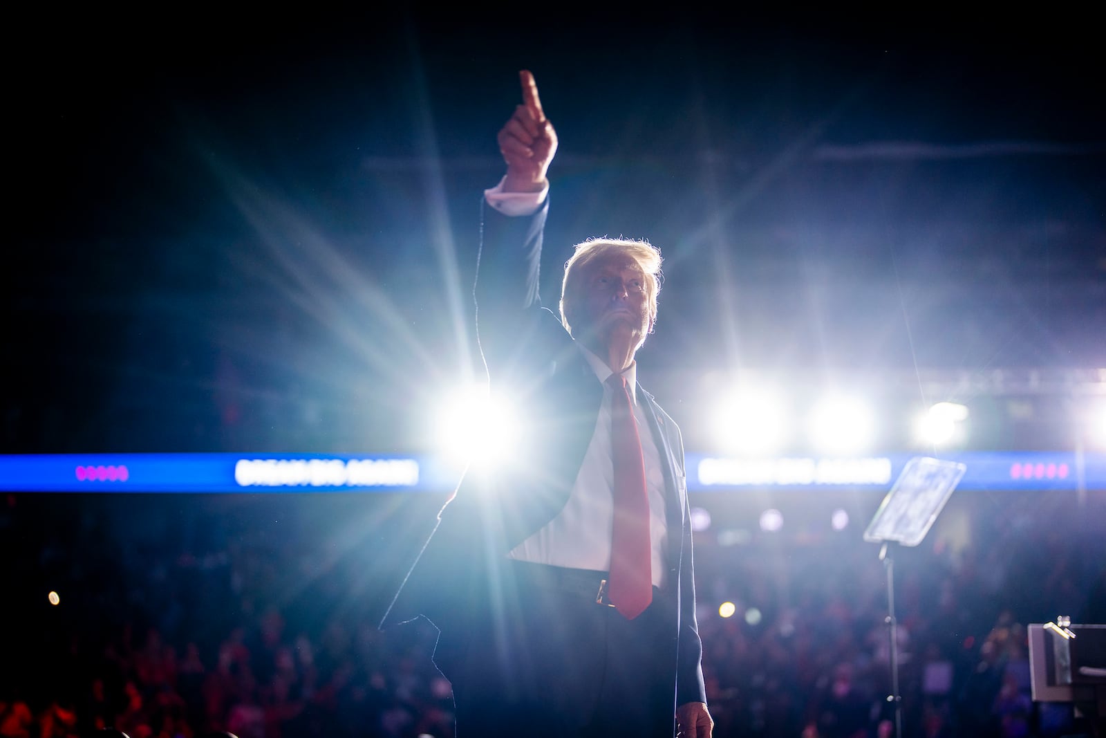 
                        President-elect Donald Trump holds his final campaign rally in Grand Rapids, Michigan, Nov. 5, 2024. Trump has embraced tabloids, reality TV, Twitter and cable news, and this year, he moved on to podcasts and online streamers. (Doug Mills/The New York Times)
                      