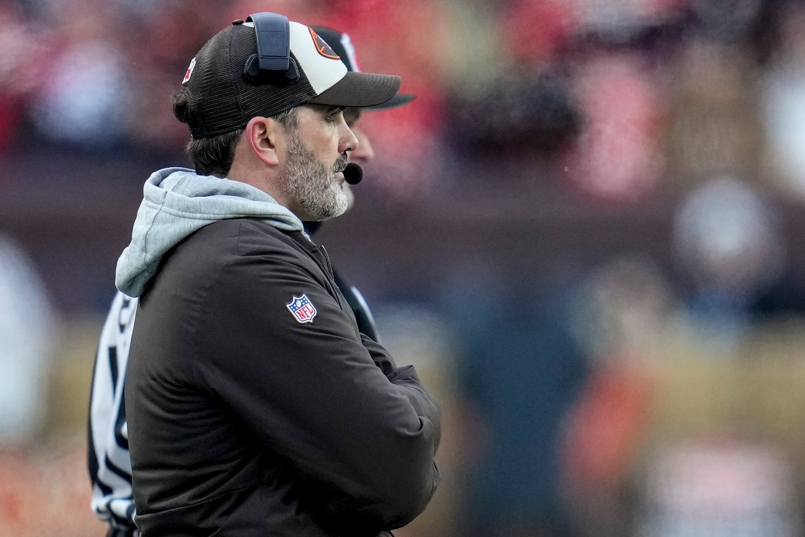 Cleveland Browns head coach Kevin Stefanski watches play against the Kansas City Chiefs during the first half of an NFL football game, Sunday, Dec. 15, 2024, in Cleveland. (AP Photo/Sue Ogrocki)