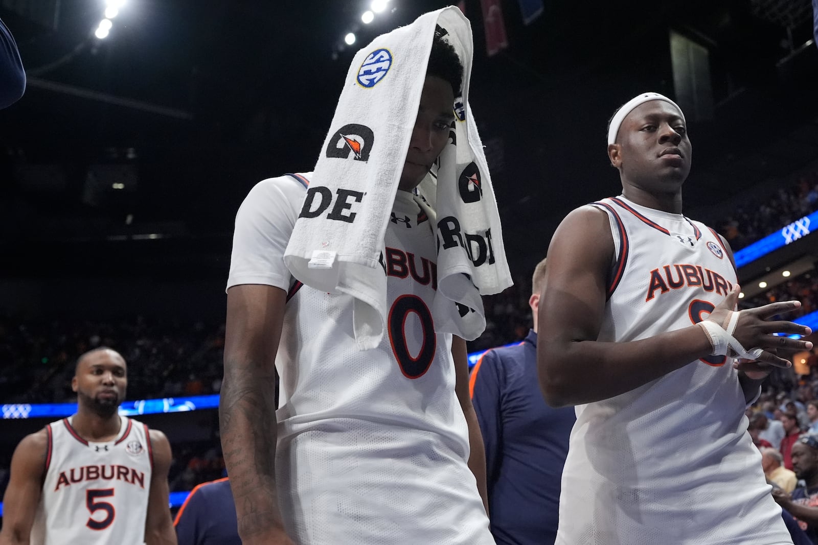 Auburn guard Tahaad Pettiford (0) and teammates leave the court after a loss to Tennessee after an NCAA college basketball game in the semifinal round of the Southeastern Conference tournament, Saturday, March 15, 2025, in Nashville, Tenn. (AP Photo/George Walker IV)