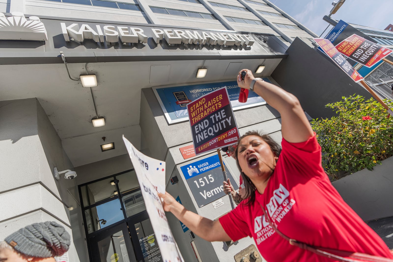 Mental health workers strike outside a Kaiser Permanente facility in Los Angeles Monday, Oct. 21, 2024. (AP Photo/Damian Dovarganes)