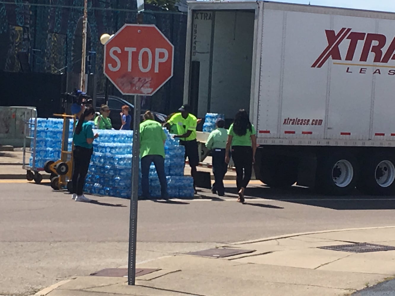 Volunteers bring in water