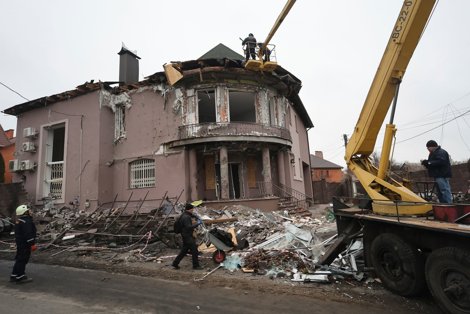 Rescue workers clear the rubble of a building damaged by a Russian strike on a residential neighbourhood in Zaporizhzhia, Ukraine, Feb. 1, 2025. (AP Photo/Kateryna Klochko)