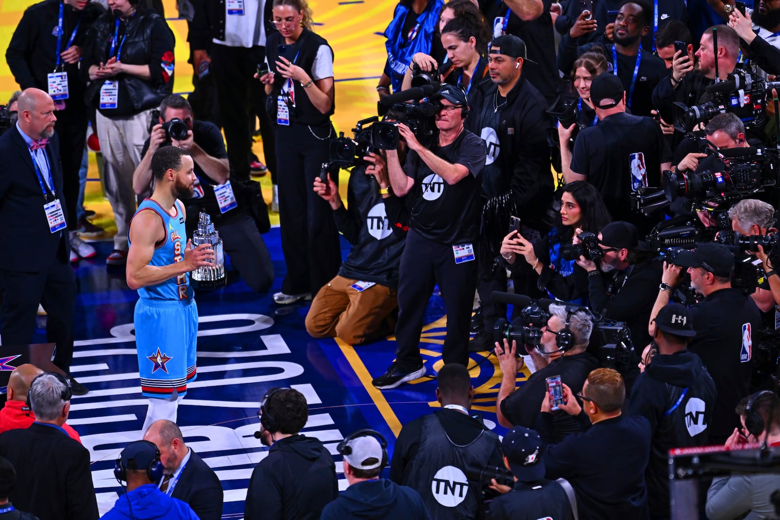 Shaq's OGs' Stephen Curry poses with the MVP award after winning the NBA All-Star basketball game in San Francisco, on Sunday, Feb. 16, 2025. (Jose Carlos Fajardo/Bay Area News Group via AP)