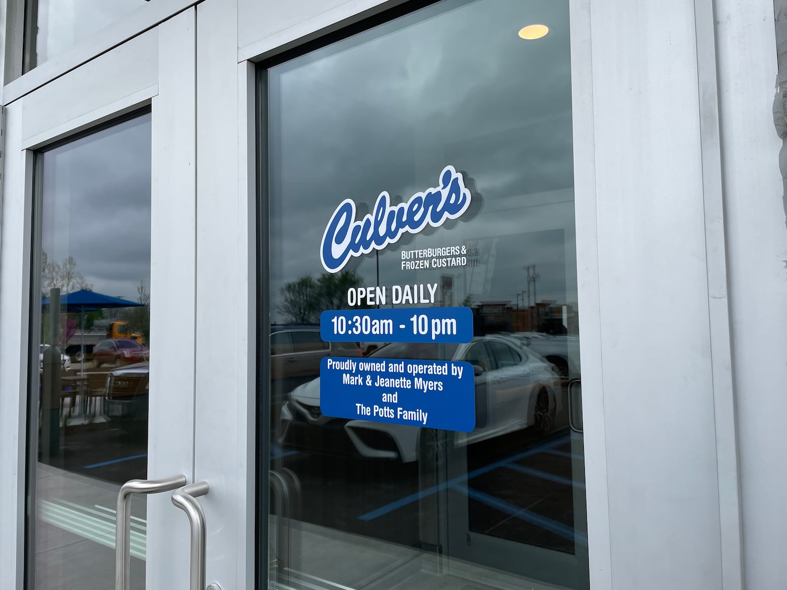 Culver’s, a Wisconsin-based restaurant chain, is now open at 6425 Miller Lane in Vandalia. The restaurant held its grand opening on Monday, May 2.