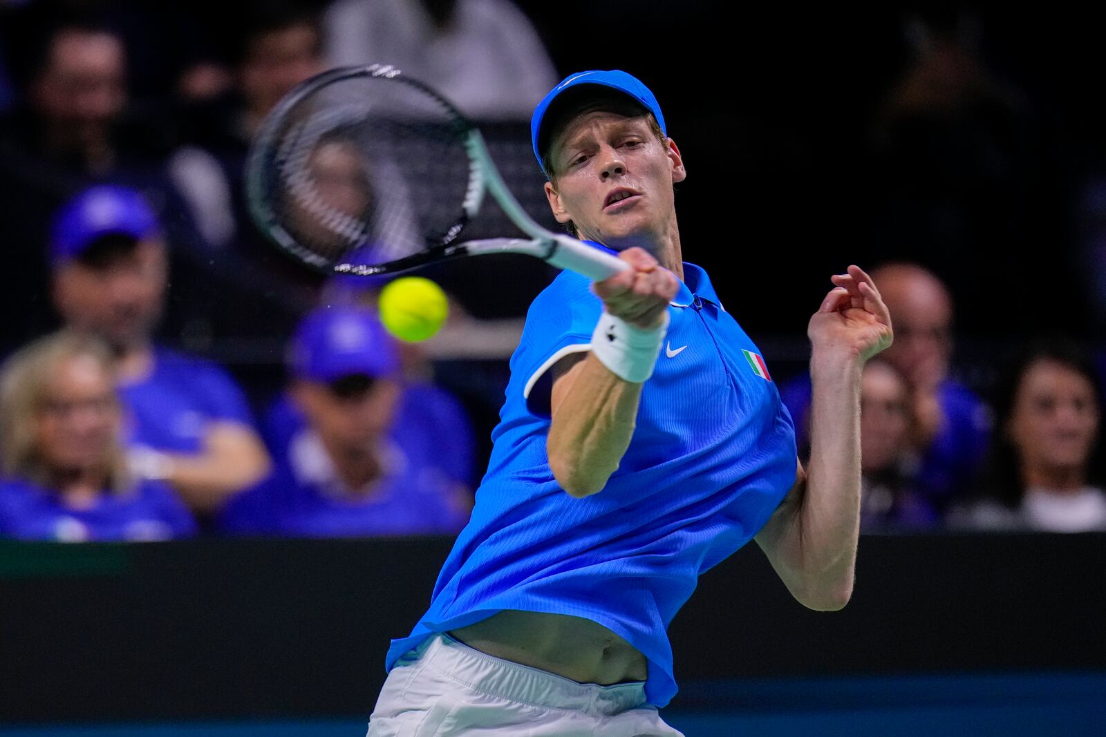 Italy's Jannik Sinner returns the ball against Argentina's Sebastian Baez during a Davis Cup quarterfinal match at the Martin Carpena Sports Hall in Malaga, southern Spain, on Thursday, Nov. 21, 2024. (AP Photo/Manu Fernandez)