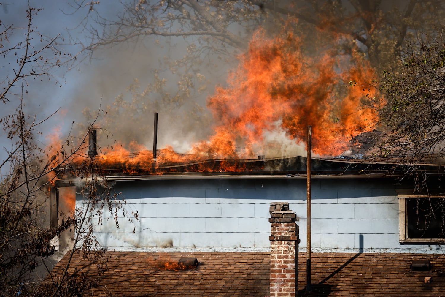 Dayton crews fight fire at abandoned house