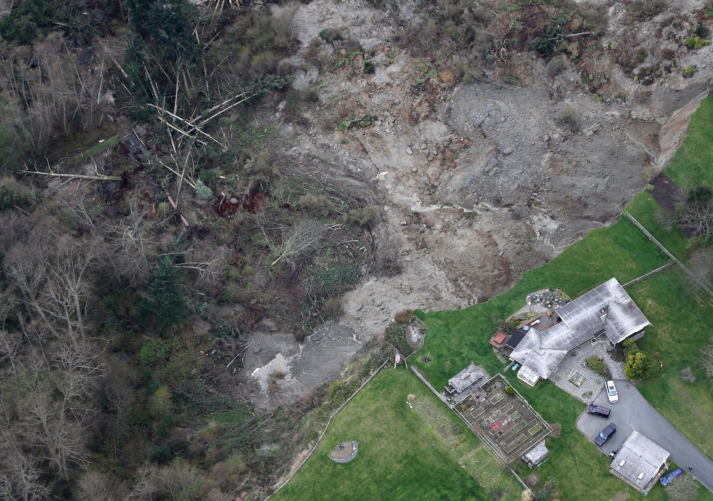 Homes threatened in Washington state