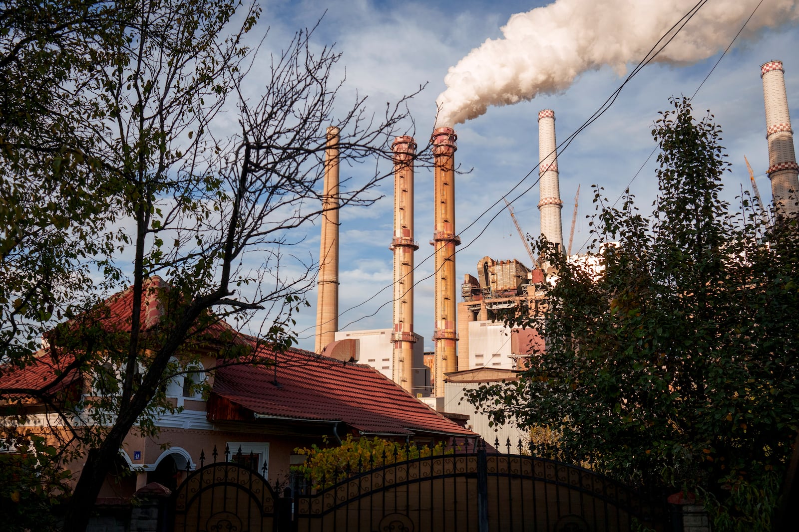 Rovinari, a plant that produces electricity from coal, operates in Rovinari, southern Romania, Friday, Oct. 11, 2024. (AP Photo/Vadim Ghirda)