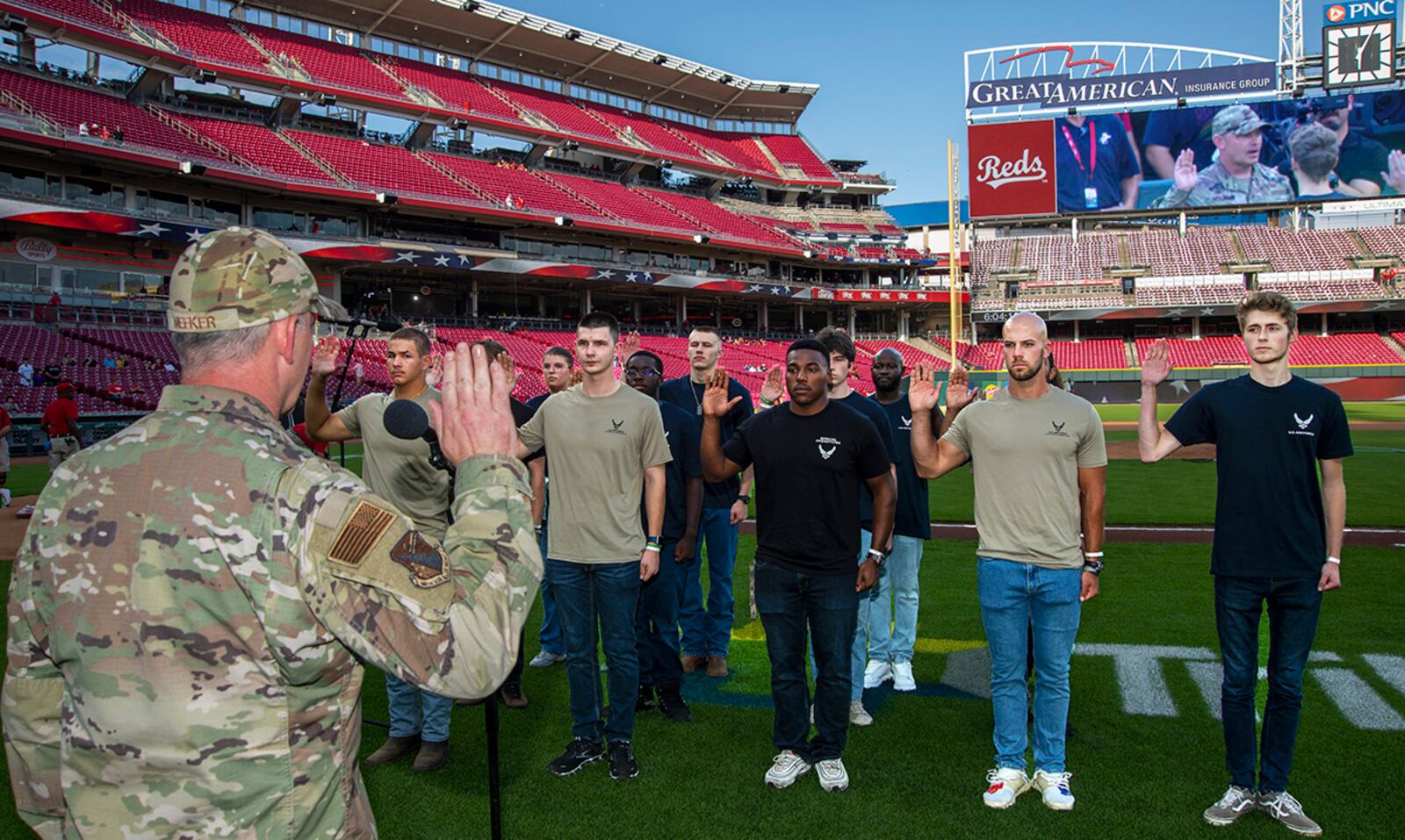 Col. Christopher Meeker, 88th Air Base Wing and Wright-Patterson Air Force Base commander, administers the oath of enlistment to Air Force recruits in Great American Ball Park Sept. 2 prior to a Reds and Rookies baseball game in Cincinnati. The ceremony was part of the Reds’ annual military appreciation night. U.S. AIR FORCE PHOTO/R.J. ORIEZ