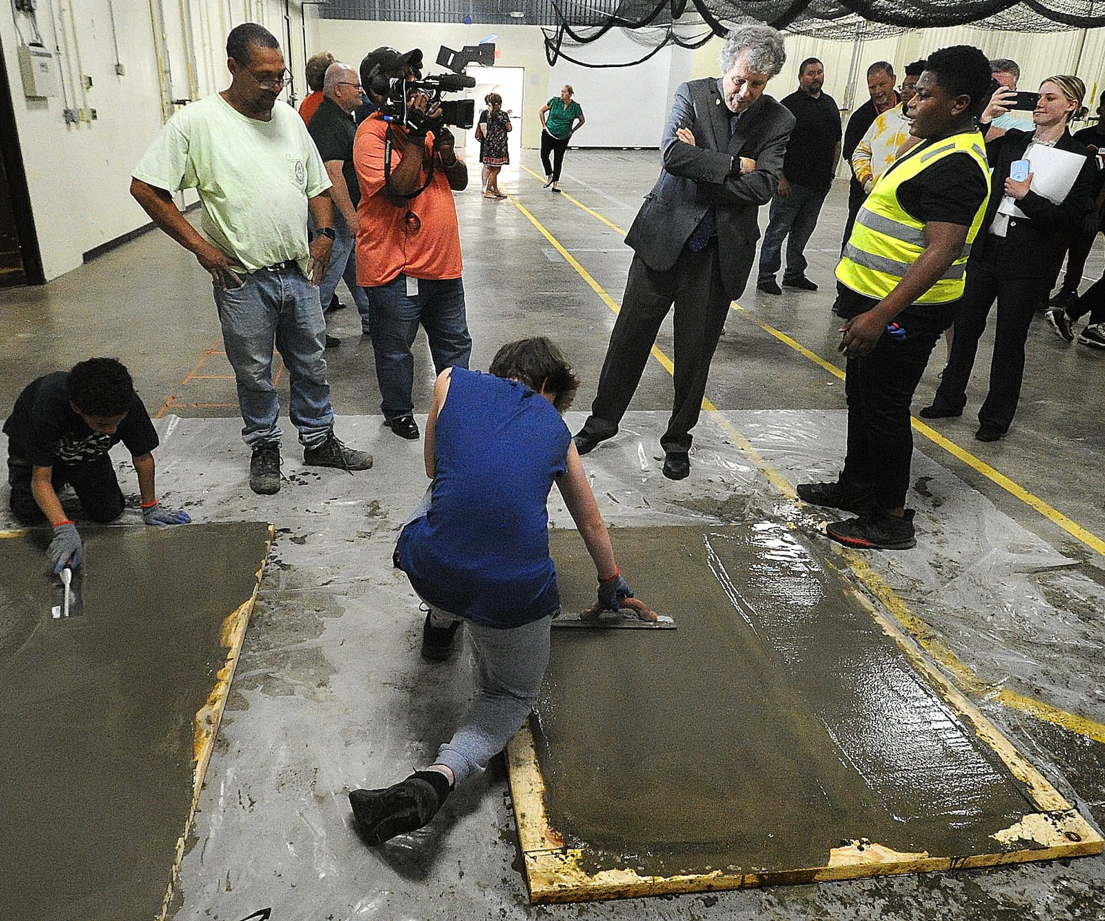 Senator Sherrod Brown center, talks with instructors and students at the Dayton Buildings Trades Construction Camp Thursday June  29, 2023 held at the IBEW Local 82 Hall. MARSHALL GORBY\STAFF