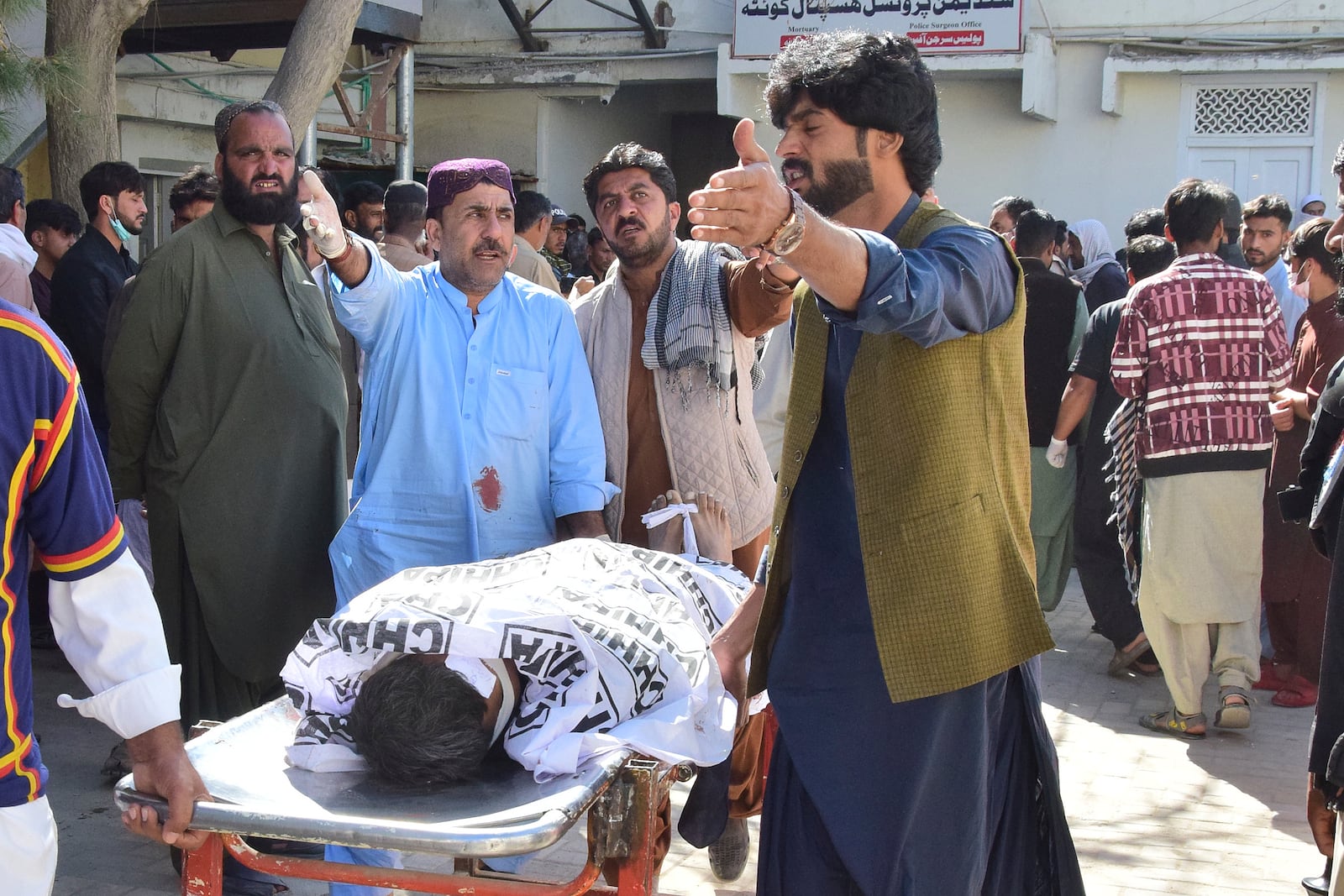 Relatives transport a bodies of the victim of a bomb explosion at railway station, after receiving from a hospital, in Quetta, southwestern Pakistan, Saturday, Nov. 9, 2024. (AP Photo/Arshad Butt)