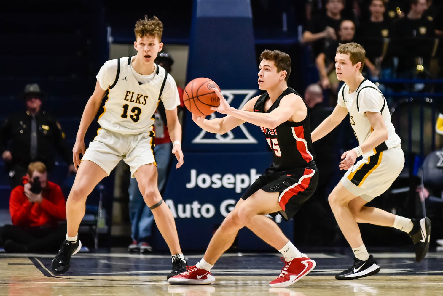 Centerville beats Lakota West in D1 boys district basketball final