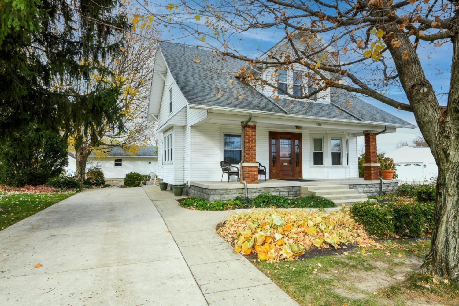 PHOTOS: Xenia home built 98 years ago on the market