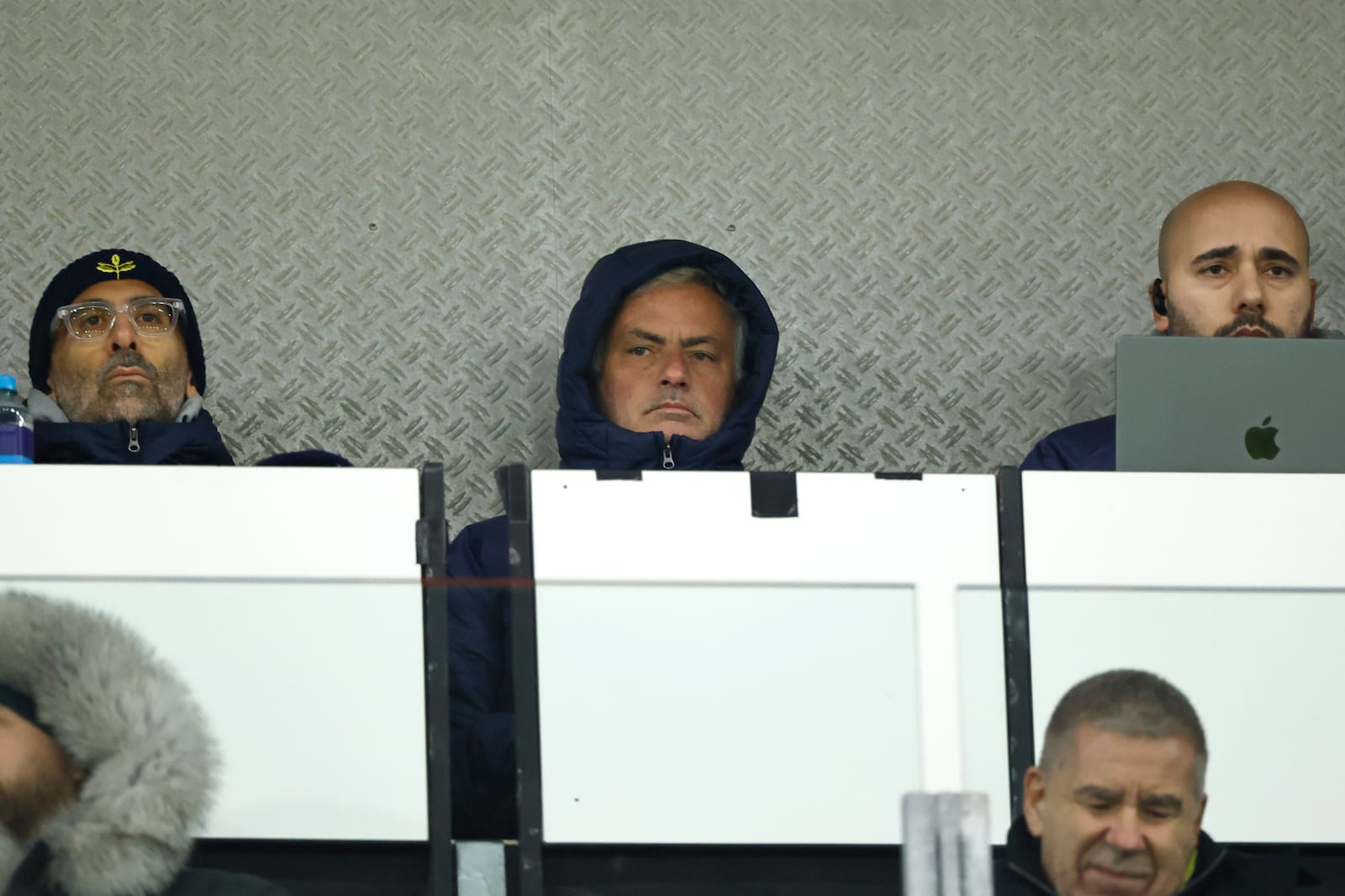 Fenerbahce's head coach Jose Mourinho, centre, follows the game during the Europa League soccer match between AZ Alkmaar and Fenerbahce at the AFAS stadium, in Alkmaar, Netherlands, Thursday, Nov. 7, 2024. (AP Photo/Maurice van Steen)