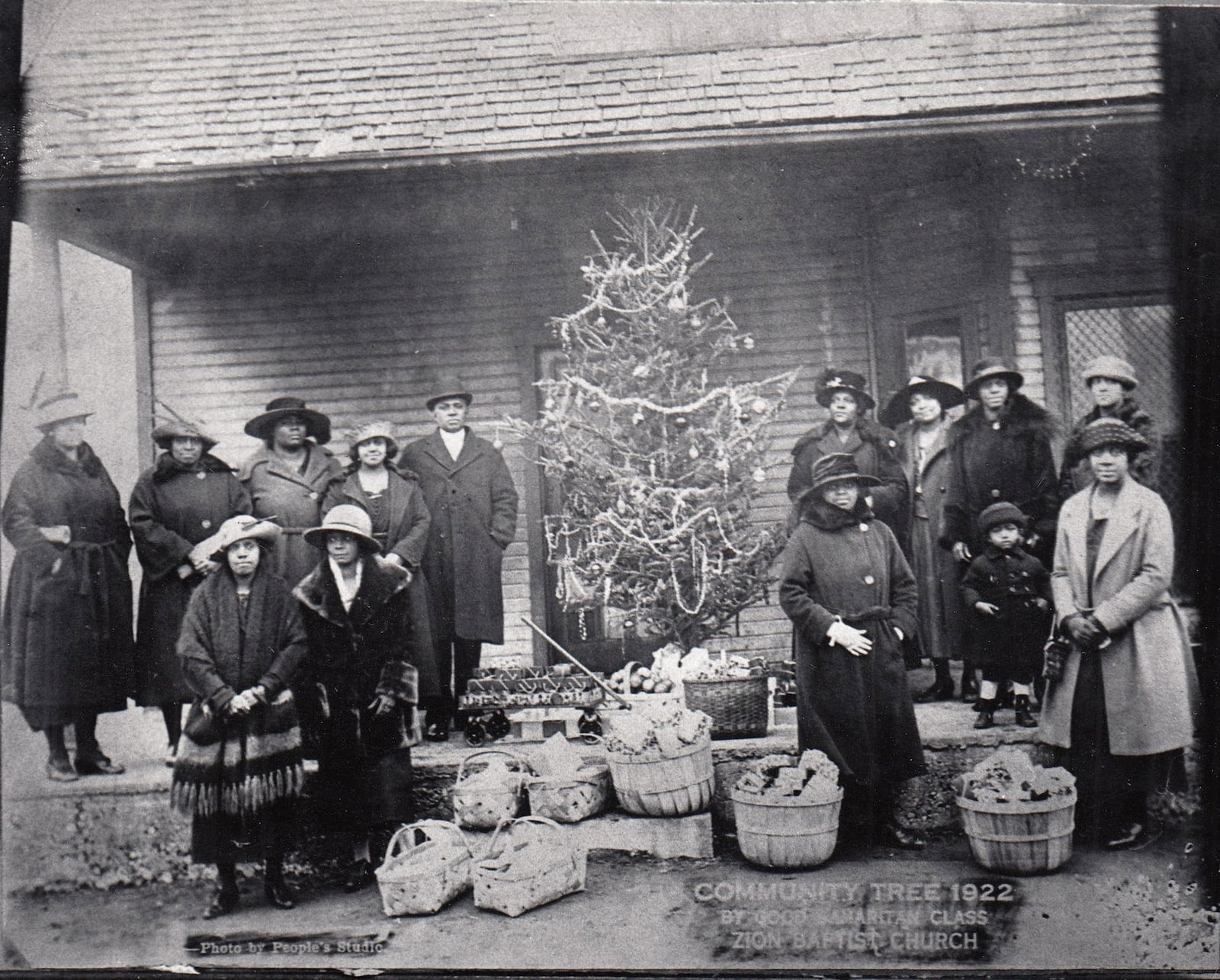 Members of Zion Baptist Church photographed in 1922 with a “community tree.” DAYTON DAILY NEWS ARCHIVE / WRIGHT STATE UNIVERSITY SPECIAL COLLECTIONS