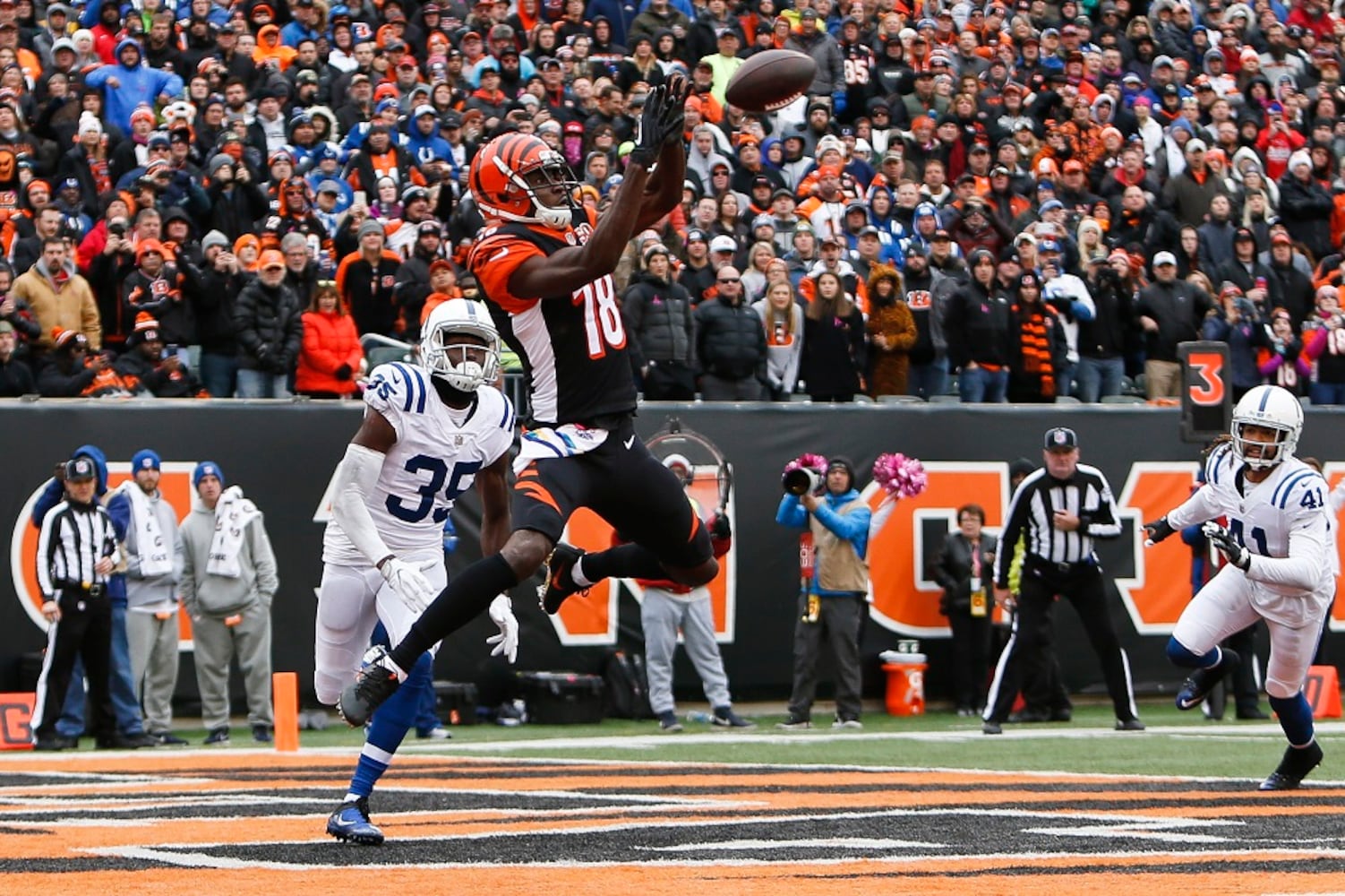 Dunlap rescues Bengals with game-winning pick 6