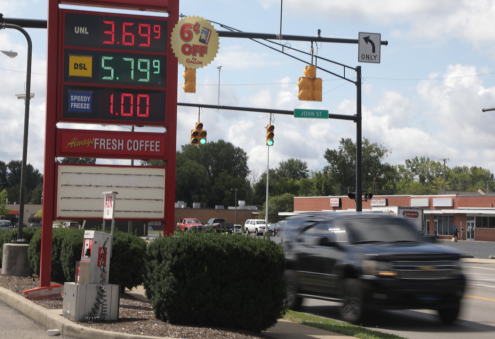 Gas prices at the Speedway station along South Limestone Street in Springfield. BILL LACKEY/STAFF