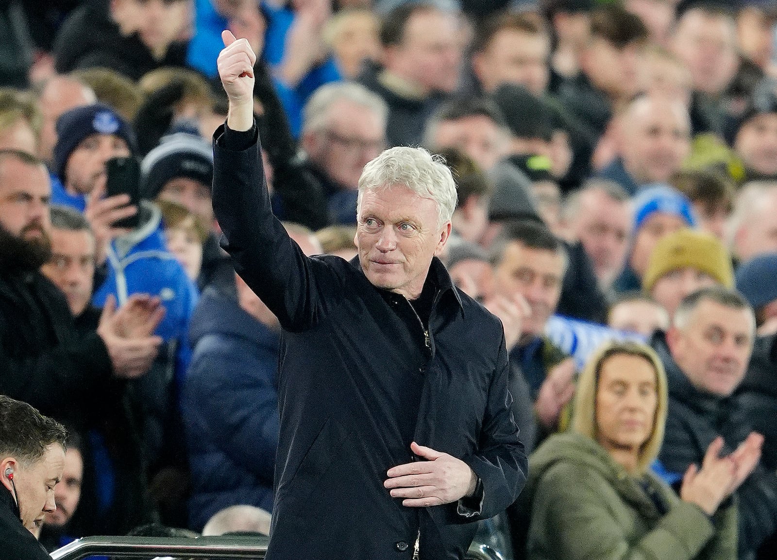 Everton's manager David Moyes gestures to the fans ahead of the English Premier League soccer match between Everton and Aston Villa at Goodison Park, Liverpool, England, Wednesday, Jan. 15, 2025. (Peter Byrne/PA via AP)