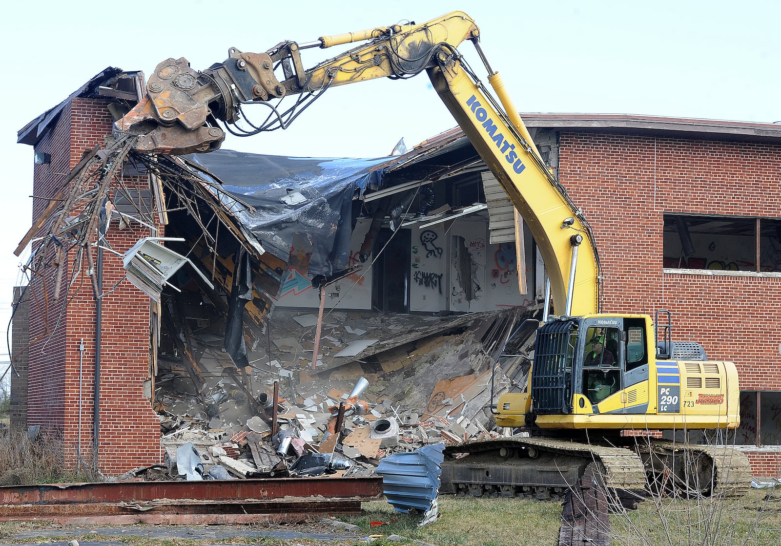 Demolition started Tuesday morning, Nov. 28, 2023 on the MTC Building located at 4032 Linden Avenue in Riverside. The contractor, Jergens Construction and Demolition is doing the work. The completion date for all demolition activities is around January 15, 2024. MARSHALL GORBY\STAFF