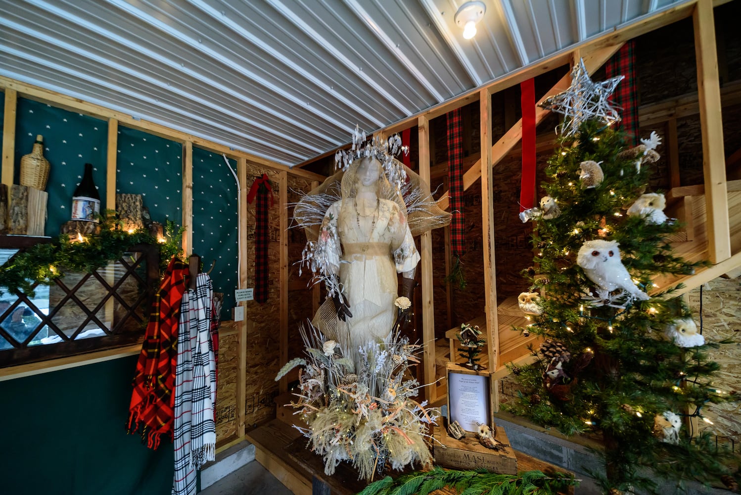 PHOTOS: A Dickens of a Christmas St. Anne’s Hill Holiday Home Tour