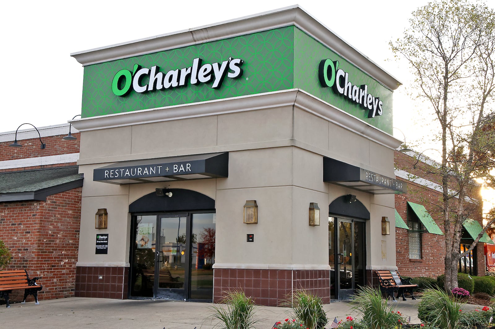 O'Charley's in Springfield closed Thursday, Oct. 26, 2023. BILL LACKEY/STAFF