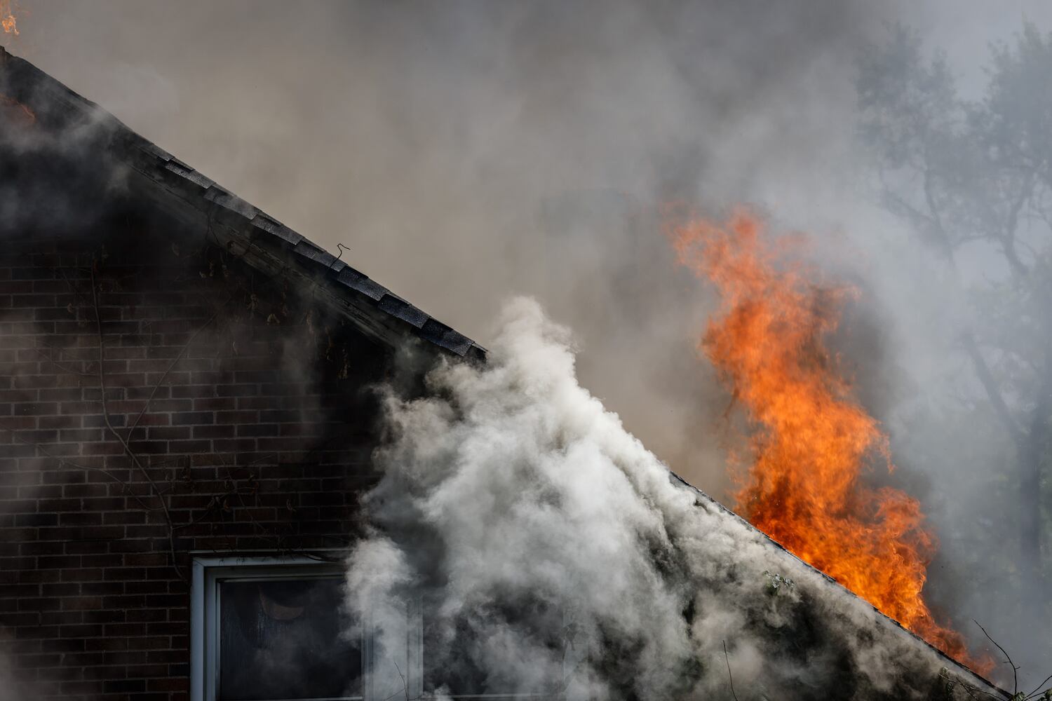 Fire destroys house in Dayton