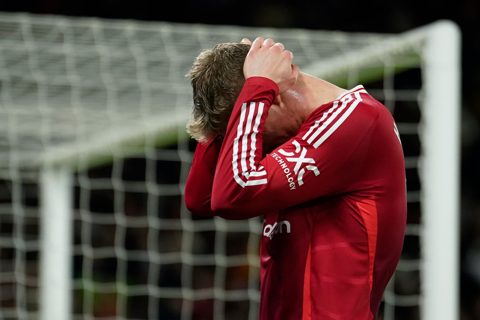 Manchester United's Rasmus Hojlund reacts after missing a chance to score during the English Premier League soccer match between Manchester United and Newcastle at the Old Trafford stadium in Manchester, England, Monday, Dec. 30, 2024. (AP Photo/Dave Thompson)