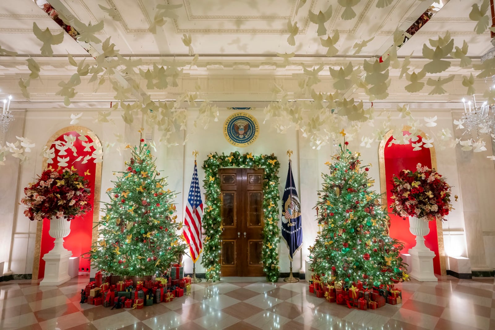 Centerville Arts Commission member Emily von Stuckrad-Smolinski recently was one of approximately 75 volunteers nationwide selected to contribute to the 2024 White House holiday theme. Her weeklong volunteer experience began Nov. 25 and included a wide array of tasks. CONTRIBUTED