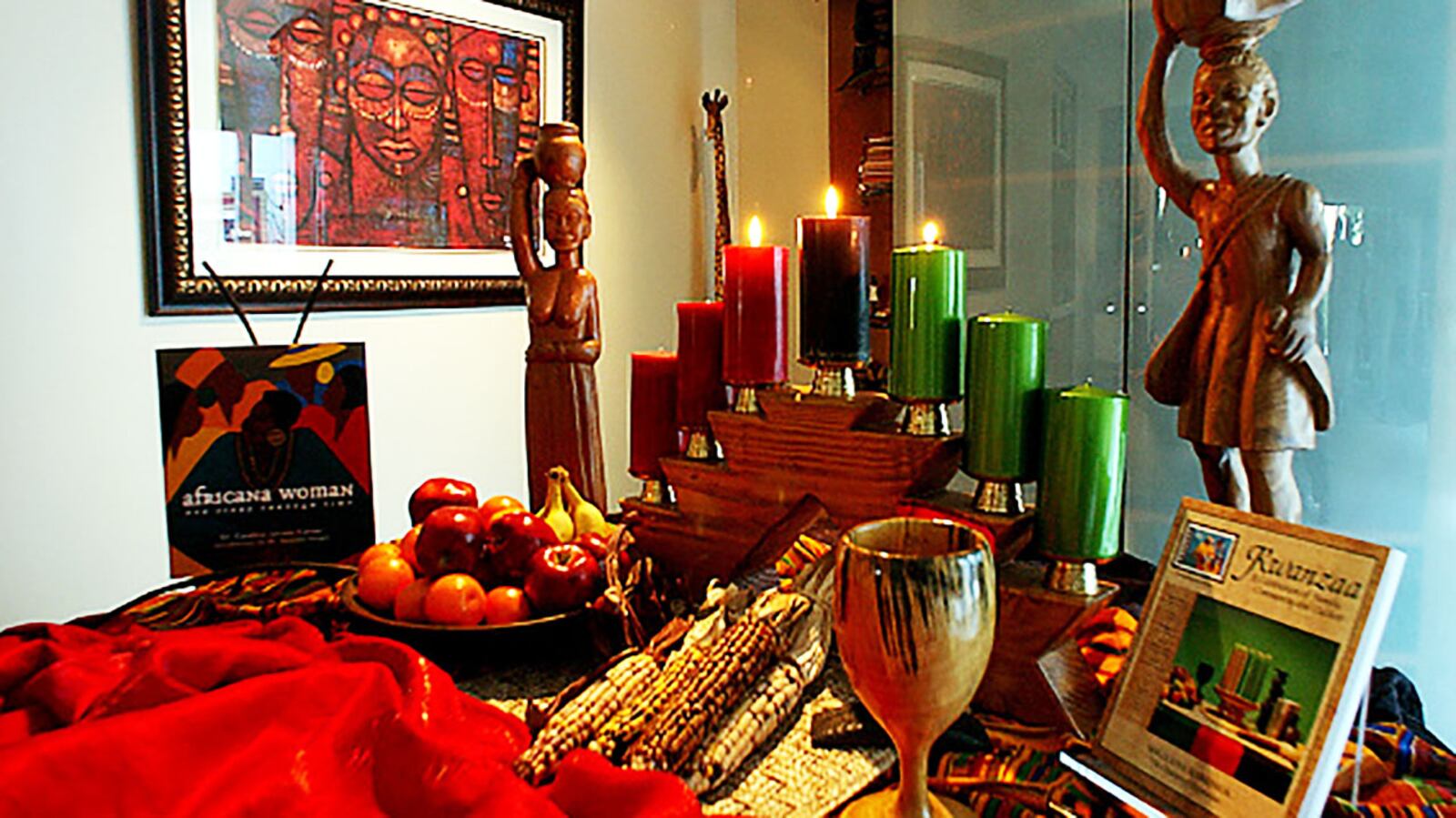 Dawn Sutherland celebrates Kwanzaa with friends at her home, Sunday afternoon in Baldwin Hills. Her home is filled with African art and African American art. (Photo by Richard Hartog/Los Angeles Times via Getty Images)