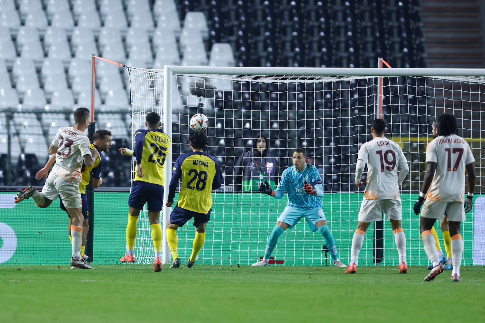 Roma's Gianluca Mancini, left, makes an attempt on goal during the Europa League opening phase soccer match between Union SG and Roma at the King Baudouin stadium in Brussels, Thursday, Nov. 7, 2024. (AP Photo/Omar Havana)