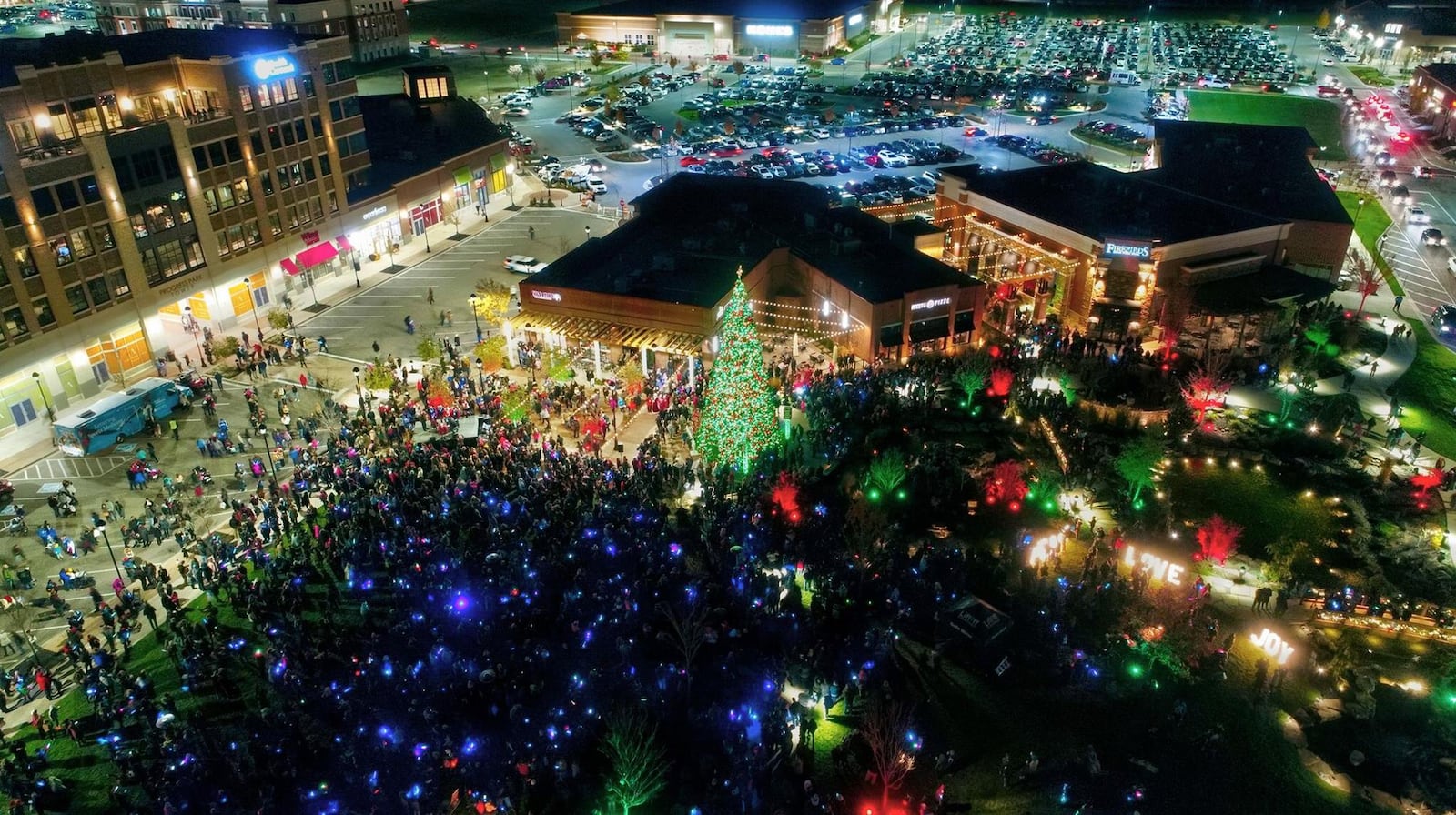 The Austin Landing holiday tree will shine brightly for the holiday season starting Nov. 13. (SOURCE: AUSTIN LANDING FACEBOOK PAGE)