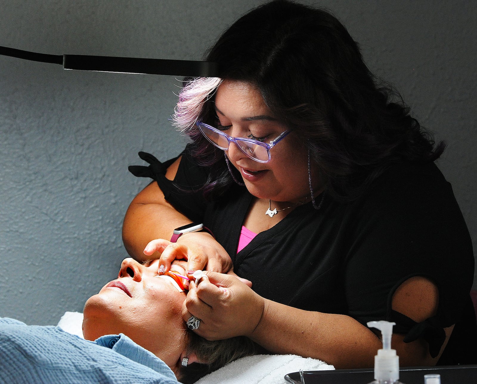 Gisel Campbell the owner of Elevate Esthetics, does a lash lift on customer Carolyn Gudorf Tuesday, Sept. 19, 2023. MARSHALL GORBY\STAFF