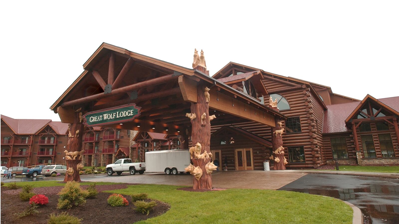 ** FOR IMMEDIATE RELEASE **The entrance to the Great Wolf Lodge is shown Tuesday, Oct. 25, 2005, in Scotrun, Pa. The first new family resort in the Poconos will be having its grand opening Wednesday. (AP Photo/The Pocono Record, Keith R. Stevenson)