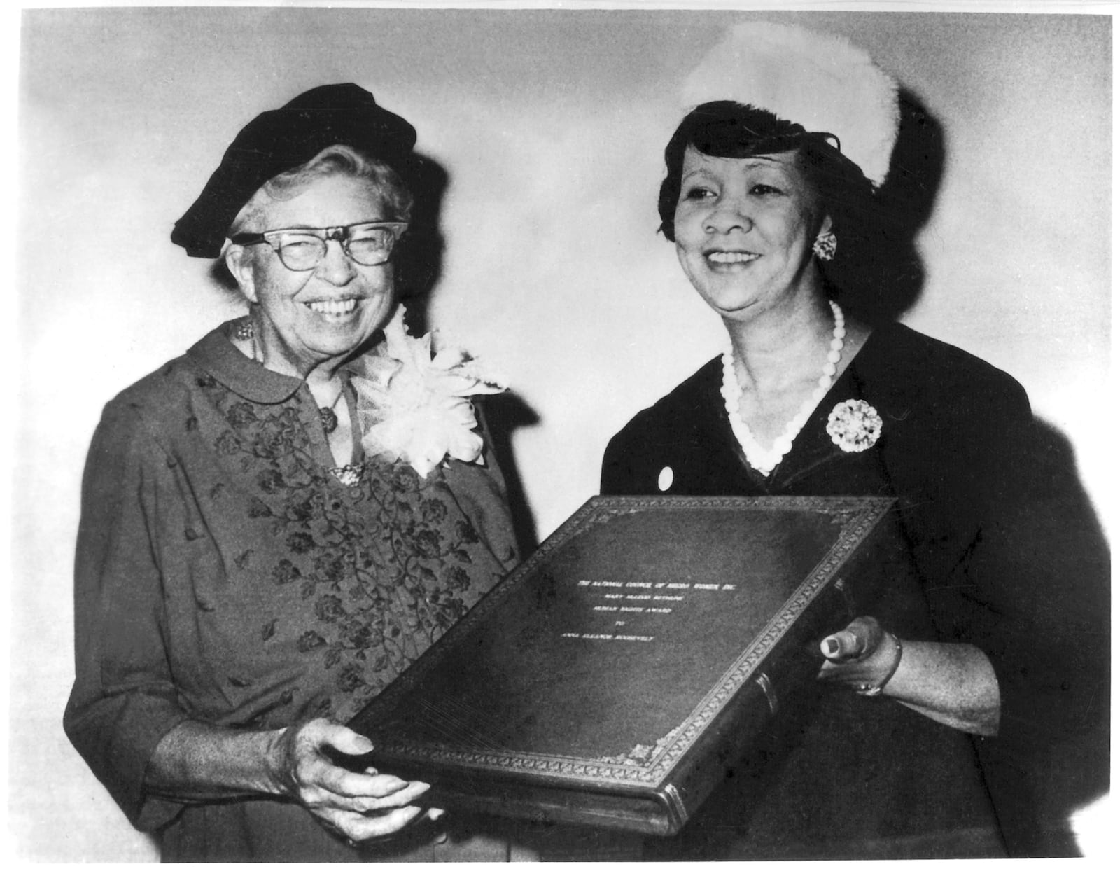 Eleanor Roosevelt receives the Mary McLeod Bethune Human Rights Award from Dorothy Height in 1960. BETTMAN/CORBIA