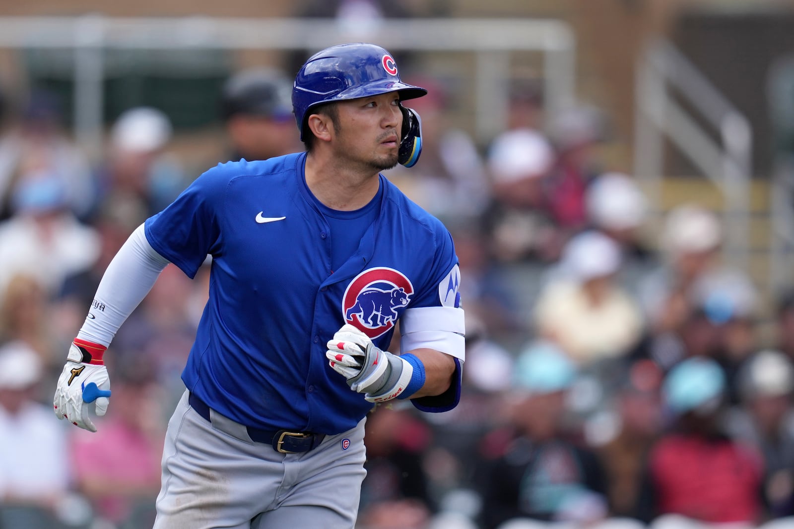 Chicago Cubs' Seiya Suzuki, of Japan, watches the flight of a fly ball out against the Arizona Diamondbacks during the third inning of a spring training baseball game Monday, March 3, 2025, in Scottsdale, Ariz. (AP Photo/Ross D. Franklin)