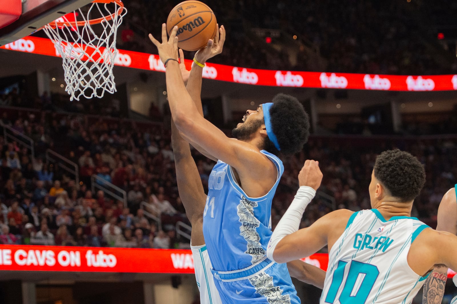 Cleveland Cavaliers' Jarrett Allen (31) drives to the basket as Charlotte Hornets' Josh Green (10) looks on during the first half of an NBA basketball game in Cleveland, Sunday, Nov 17, 2024. (AP Photo/Phil Long)