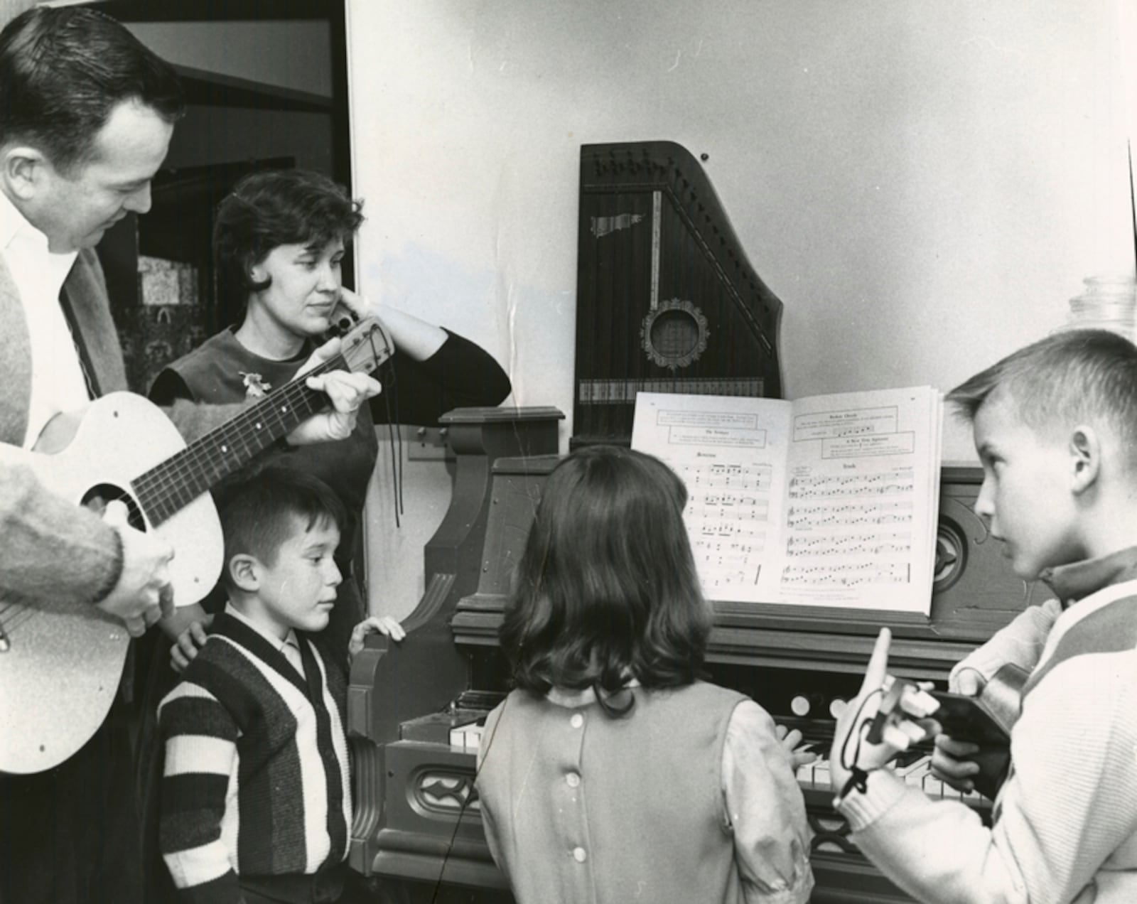 Bill and Erma Bombeck with their children. DAYTON DAILY NEWS ARCHIVE