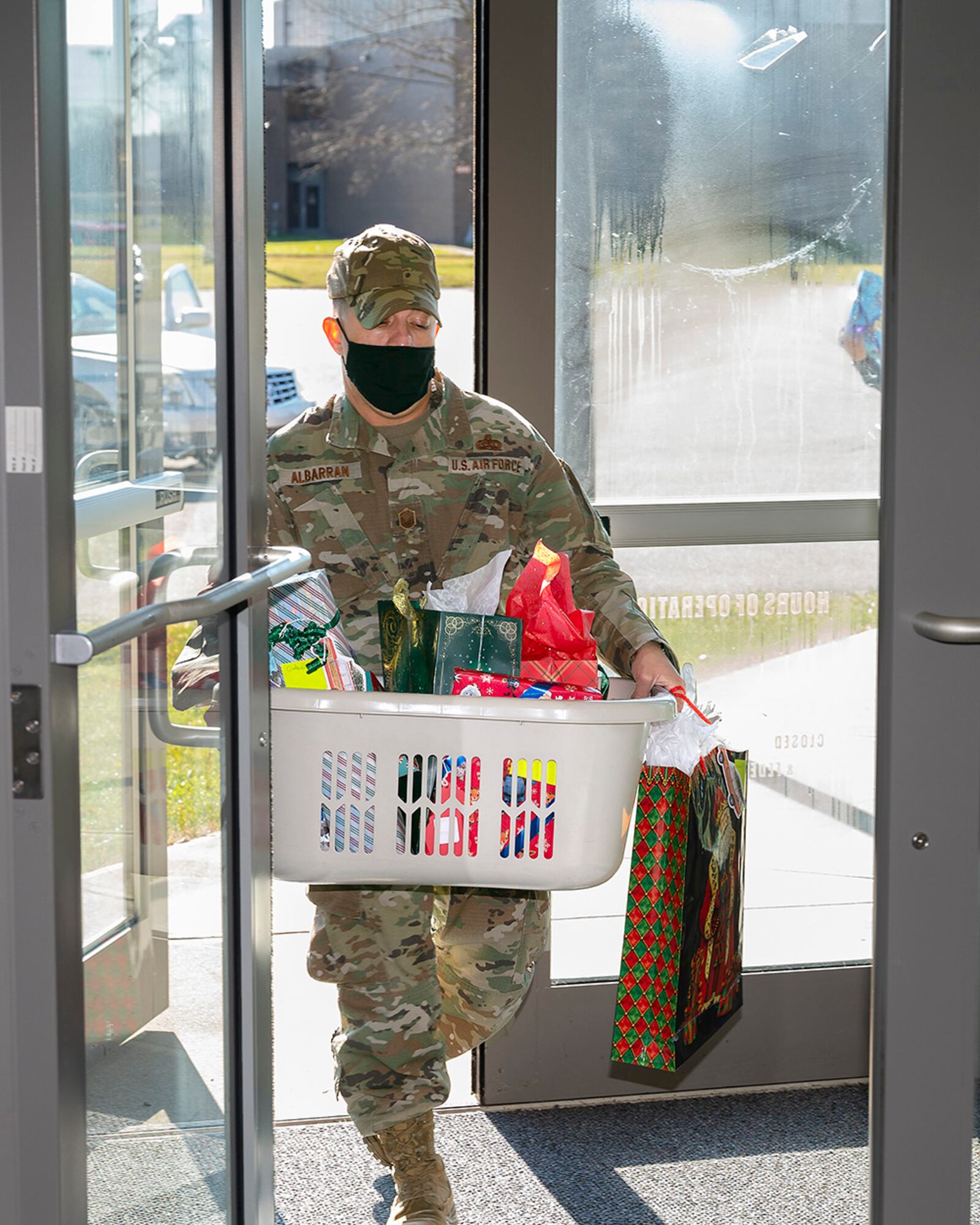 Master Sgt. Ericlee Albarran, 88th Comptroller Squadron first sergeant, carries donated gifts into the Student Activity Center for the First Sergeants Council’s Adopt-A-Family Program on Dec. 3 at Wright-Patterson Air Force Base. First sergeants coordinate getting the donated gifts to a designated family without either the sponsors or recipients knowing who the other is. U.S. AIR FORCE PHOTO/R.J. ORIEZ