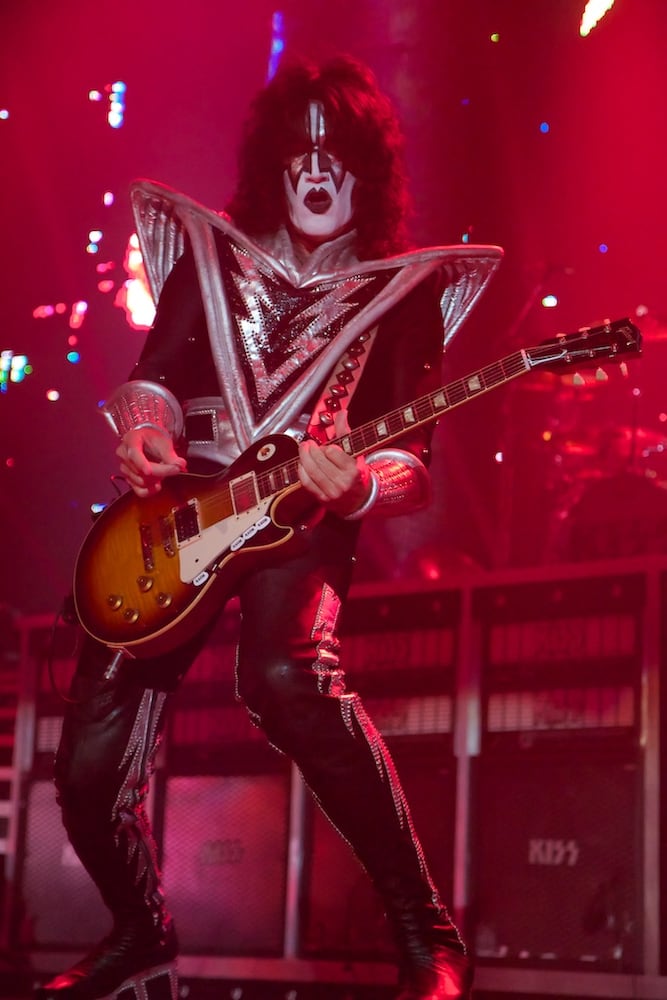 KISS plays Lakewood