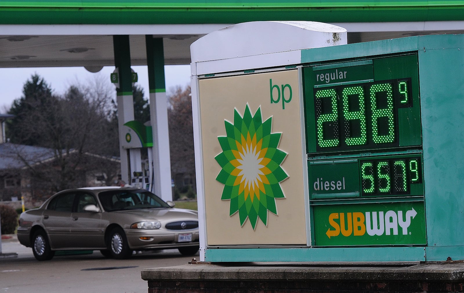 Gas prices were below $3 per gallon Monday Nov. 28, 2022 at several gas stations in Fairborn, including this BP on East Dayton Yellow Springs Road. Diesel prices remained much higher. MARSHALL GORBY\STAFF