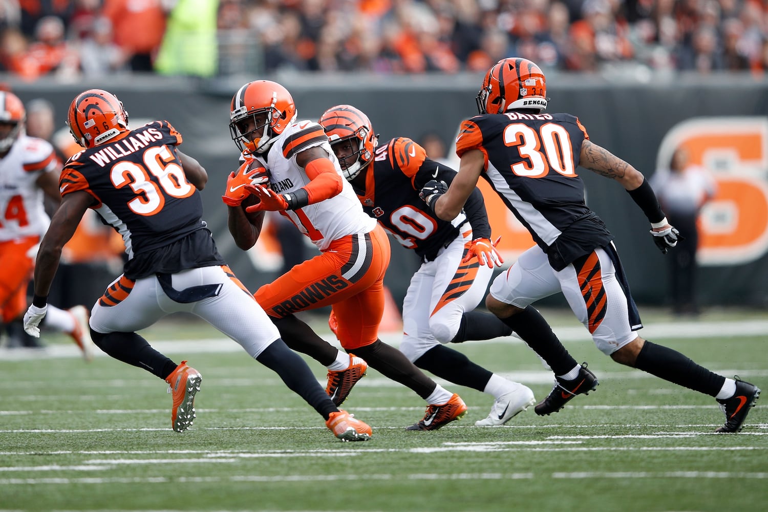 PHOTOS: Browns snap 25-game road losing streak with win over Bengals