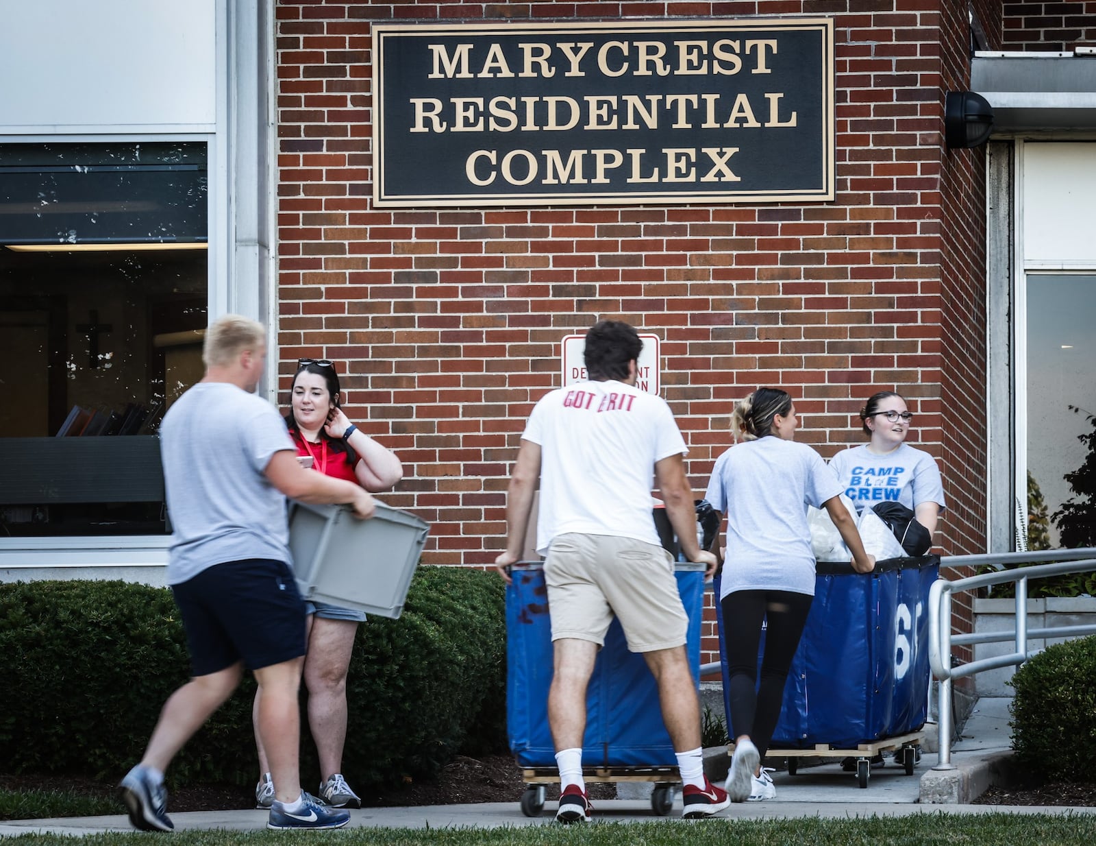 The University of Dayton held "move in day" for freshmen Friday August 19, 2022. 1,800 student started filling the dorms. JIM NOELKER/STAFF