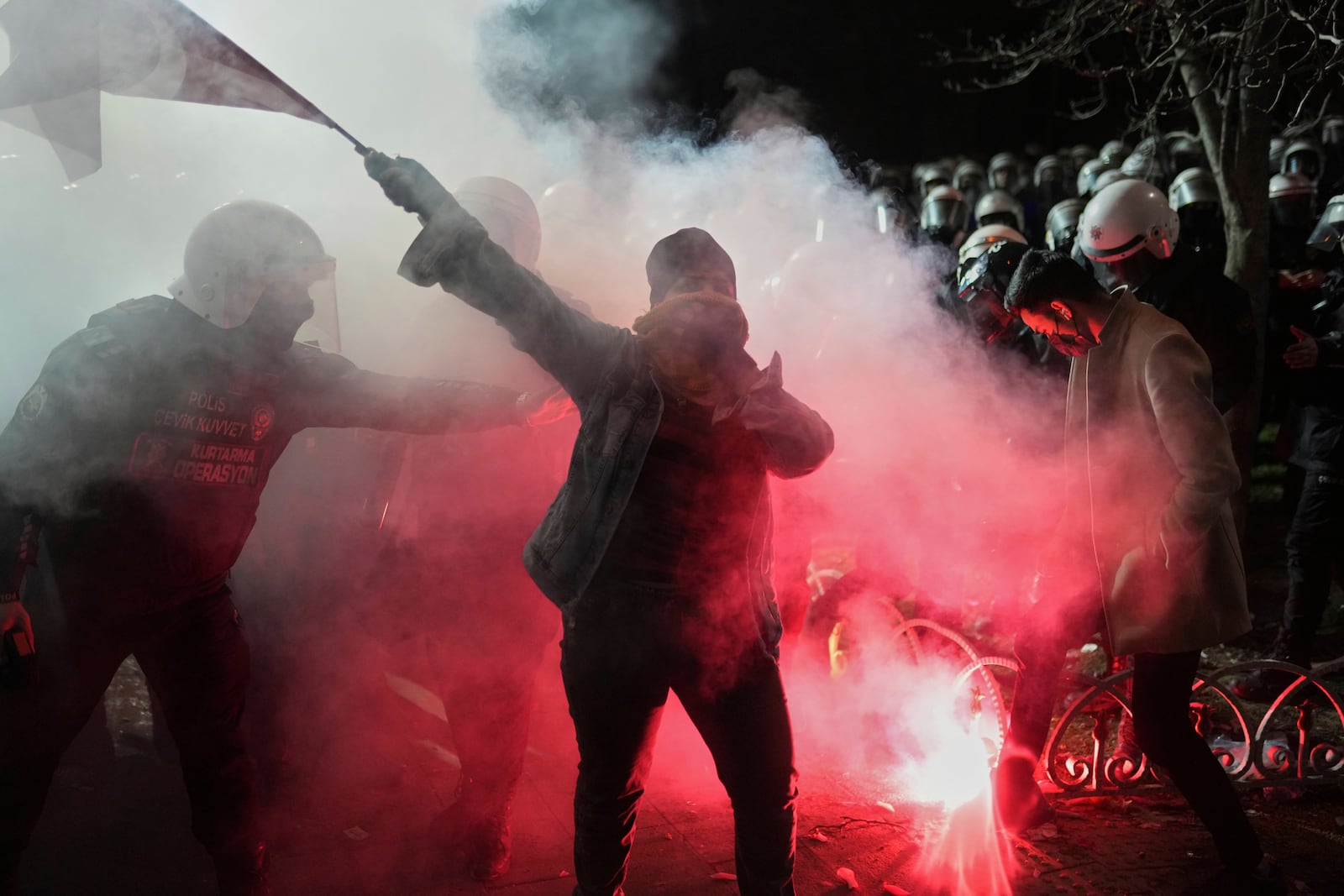 A protester shouts slogans during a protest against the arrest of Istanbul's Mayor Ekrem Imamoglu, in Istanbul, Turkey, Saturday, March 22, 2025. (AP Photo/Francisco Seco)