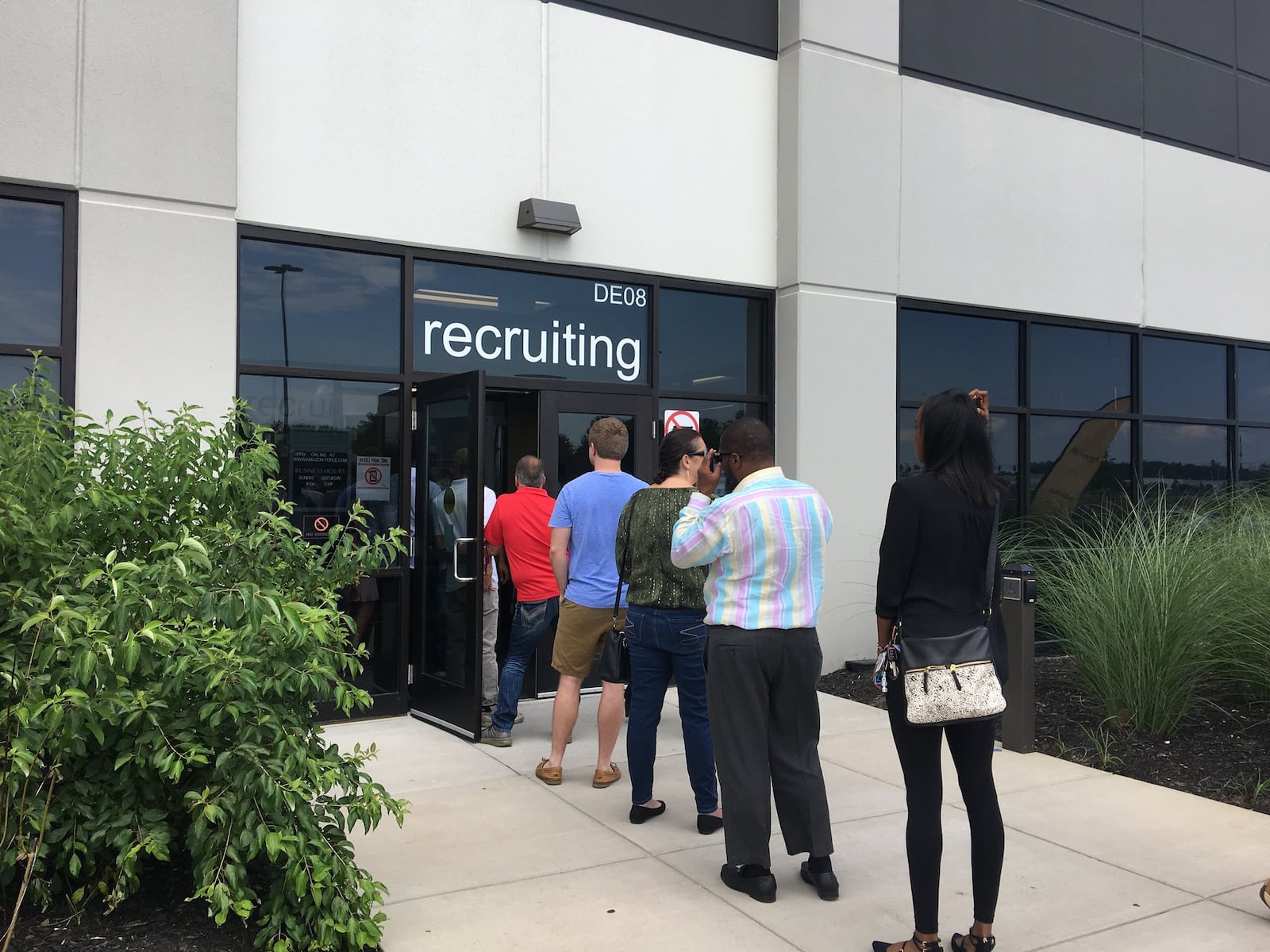 Job seekers stood in line to apply for open positions at the Amazon distribution center in Etna, Ohio. Etna is about 20 minutes west of Columbus, Ohio. KARA DRISCOLL/STAFF