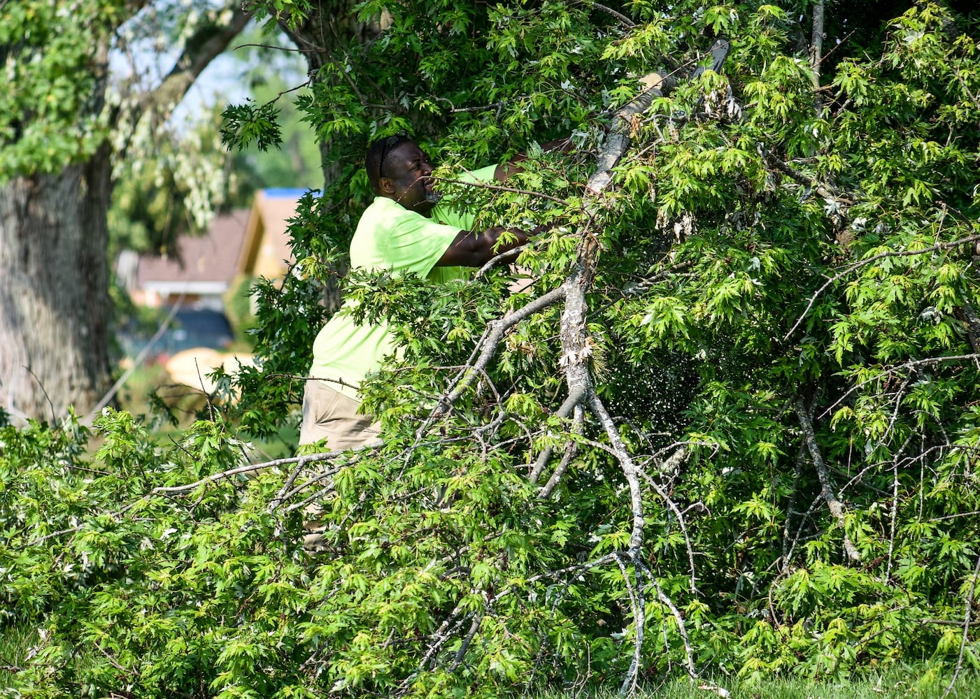 PHOTOS: Volunteers help tornado-damaged communities