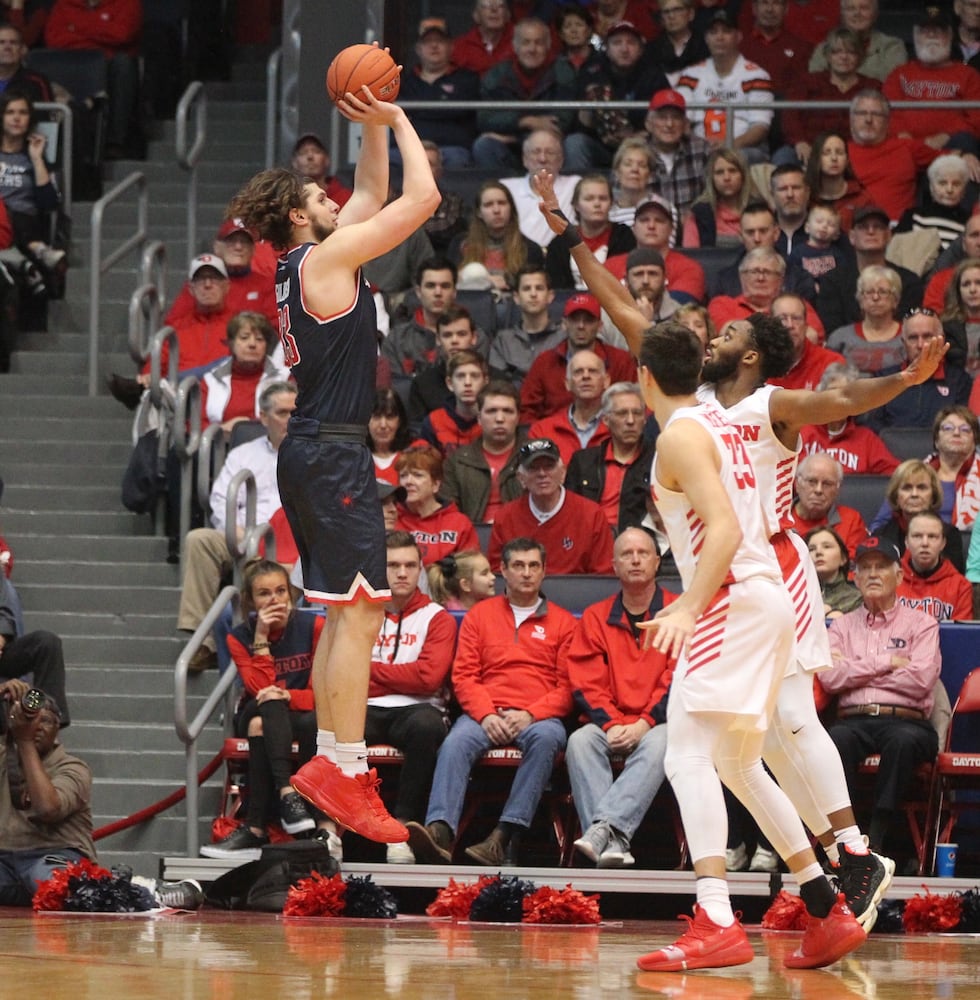 Twenty photos: Dayton Flyers rout Richmond Spiders